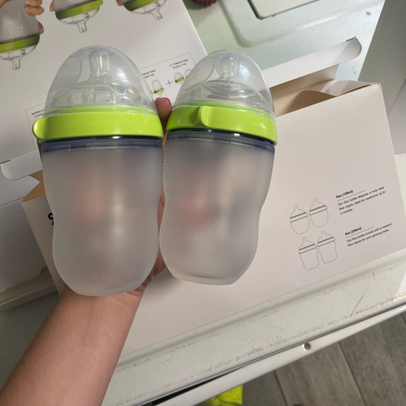 Comotomo Baby Bottle Gift Set missing small bottles - Picture 6 of 6